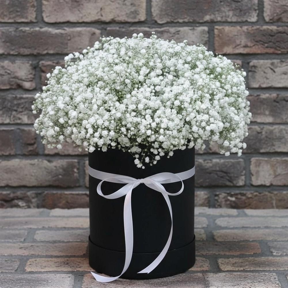 Цветочная композиция из Гипсофила в шляпной коробке в Мармашах