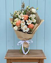 Букет цветов из:  Альстромерии, Лизиантусы, Розы и Хризантемы #REPLACE_PRED# Мармашах