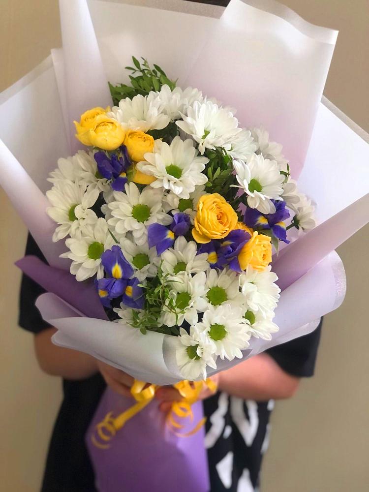 Букет цветов из: Ирисы, Хризантемы и Розы в Мармашах