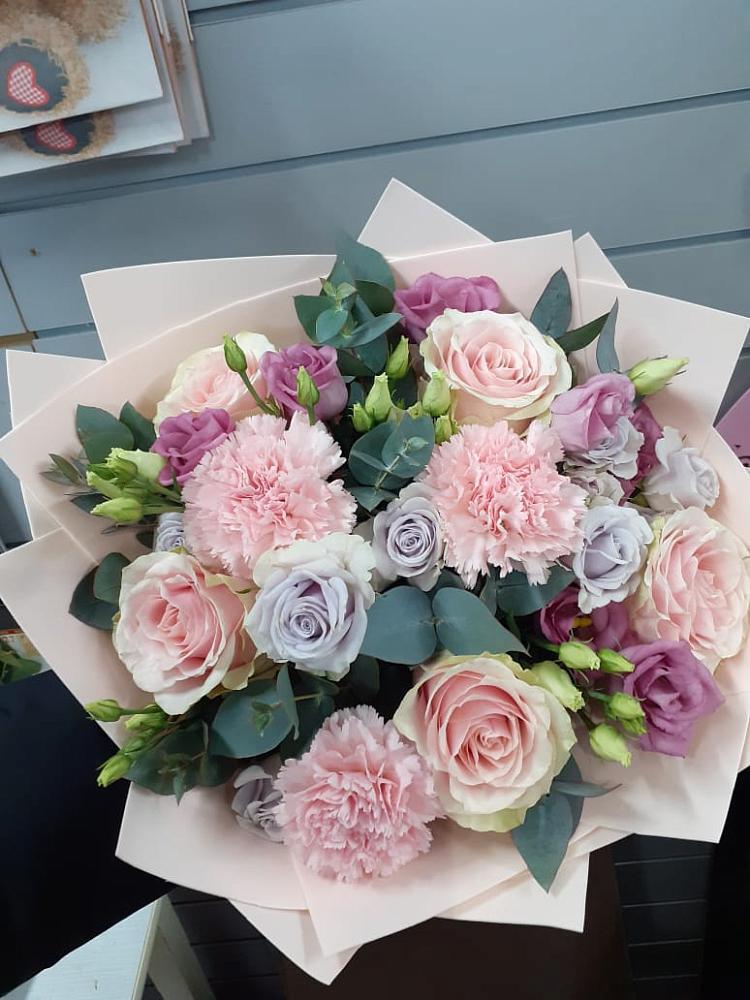 Букет цветов из: Розы, Гвоздики и Лизиантусы в Мармашах